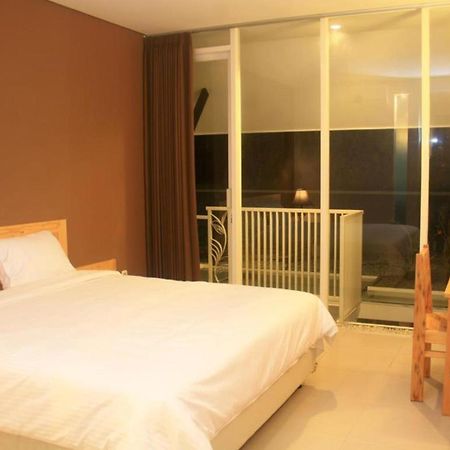 Aventree Homestay Malang Exterior photo