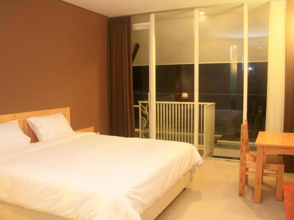 Aventree Homestay Malang Exterior photo