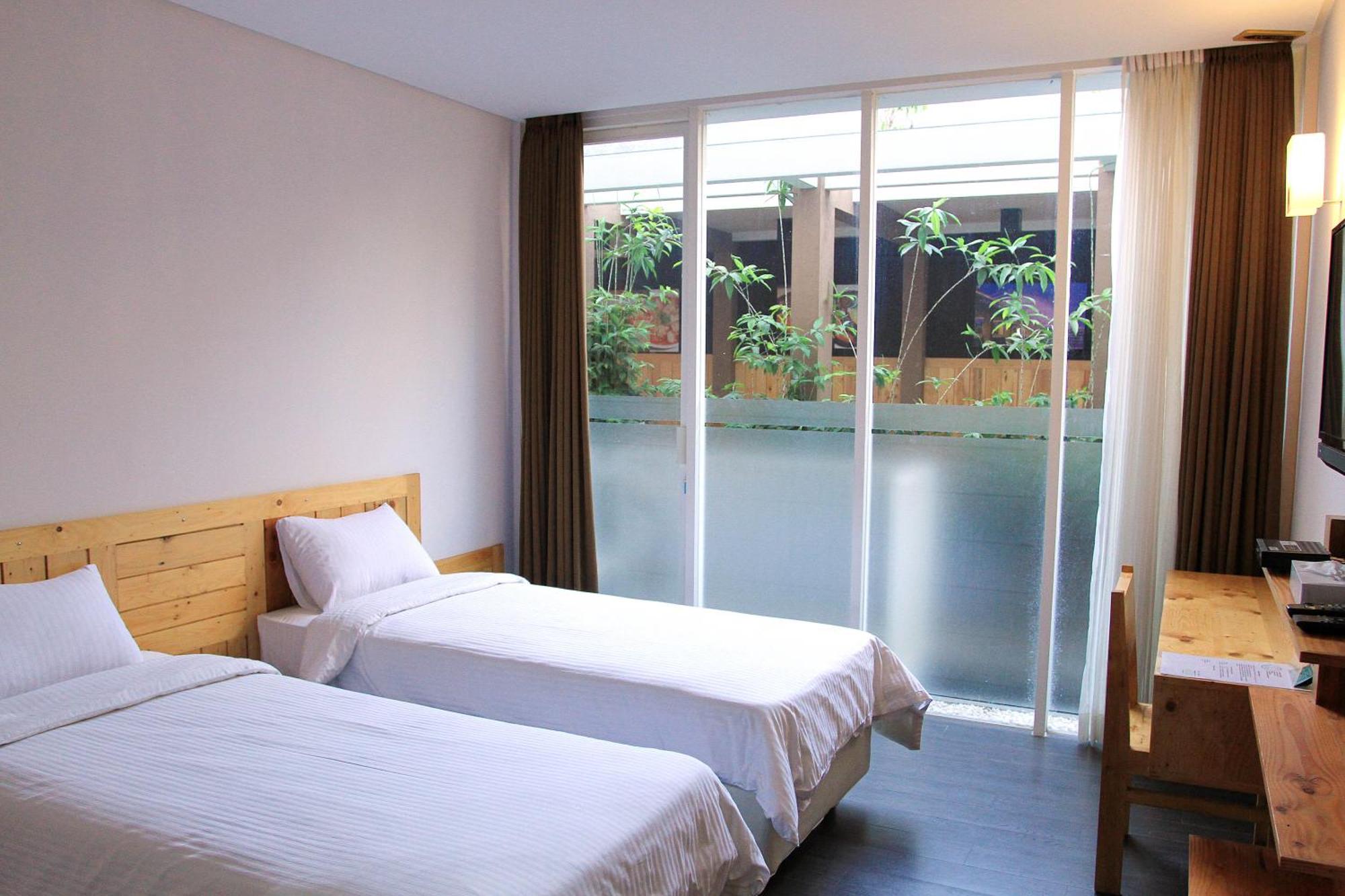 Aventree Homestay Malang Exterior photo