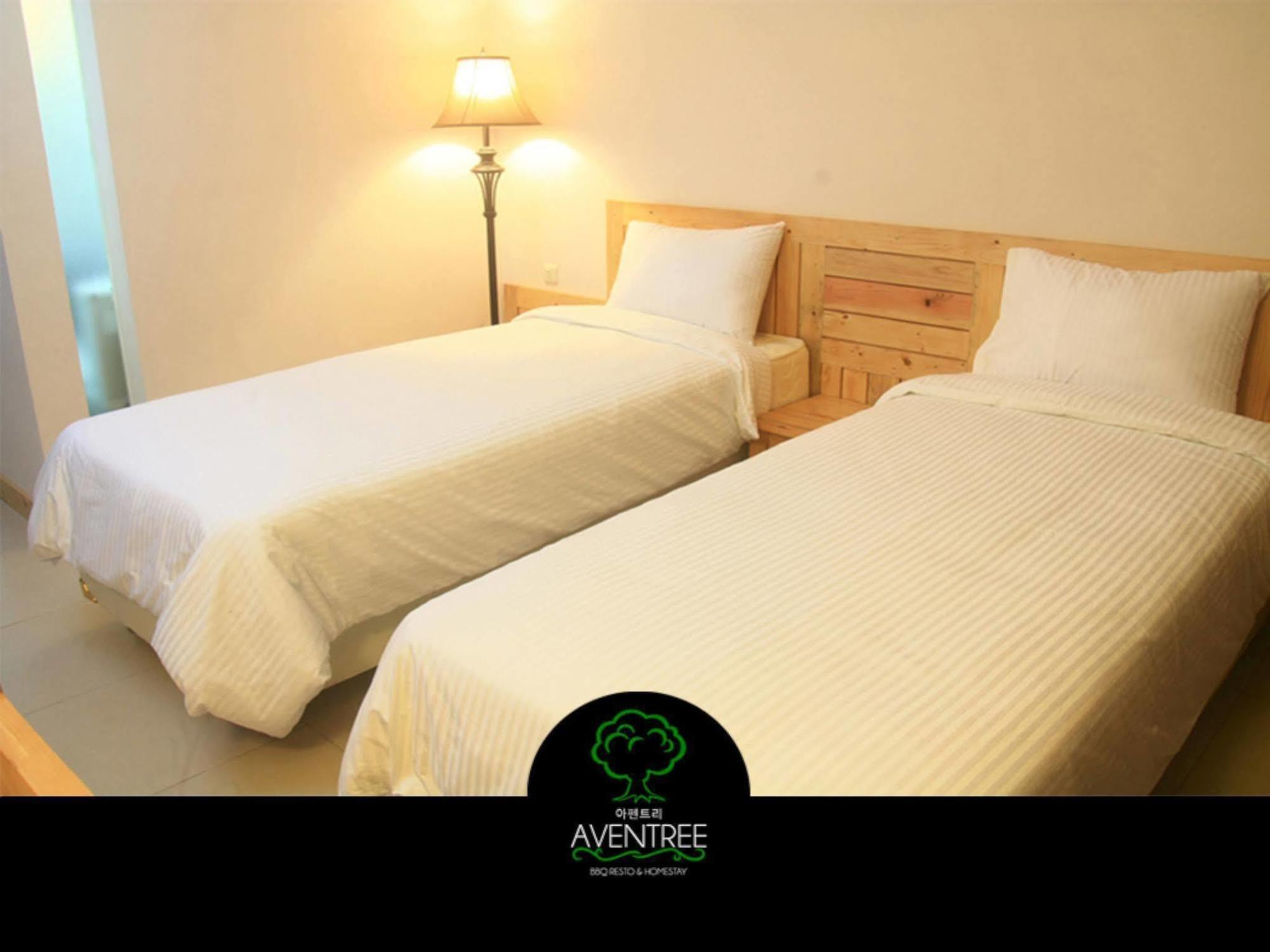 Aventree Homestay Malang Exterior photo